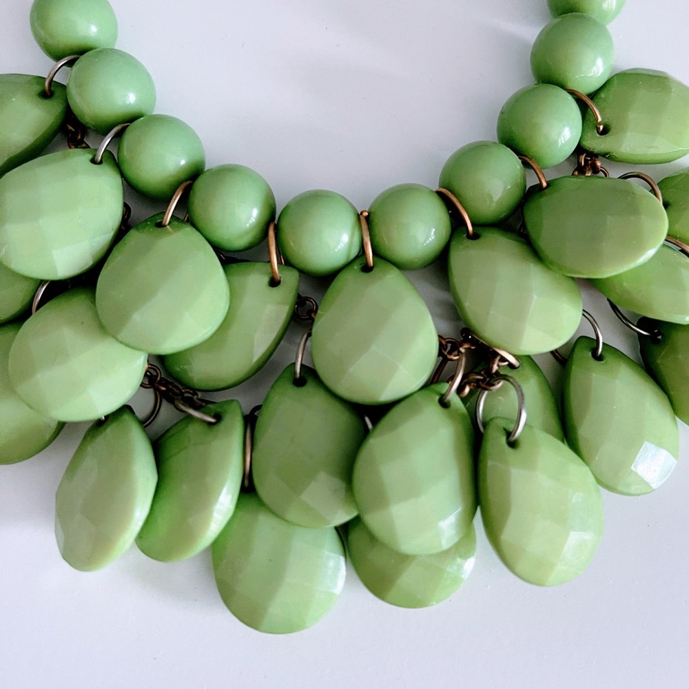 • mint statement necklace •